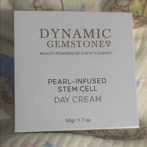 Pearl-Infused Stem Cell Day Cream - White